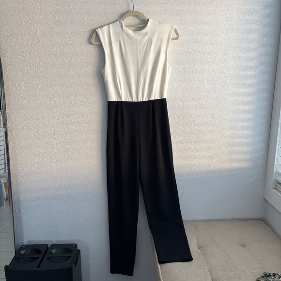 NWT HUTCH Anthropologie Black & White Open Back Jumpsuit - Size 0 - Picture 8 of 11